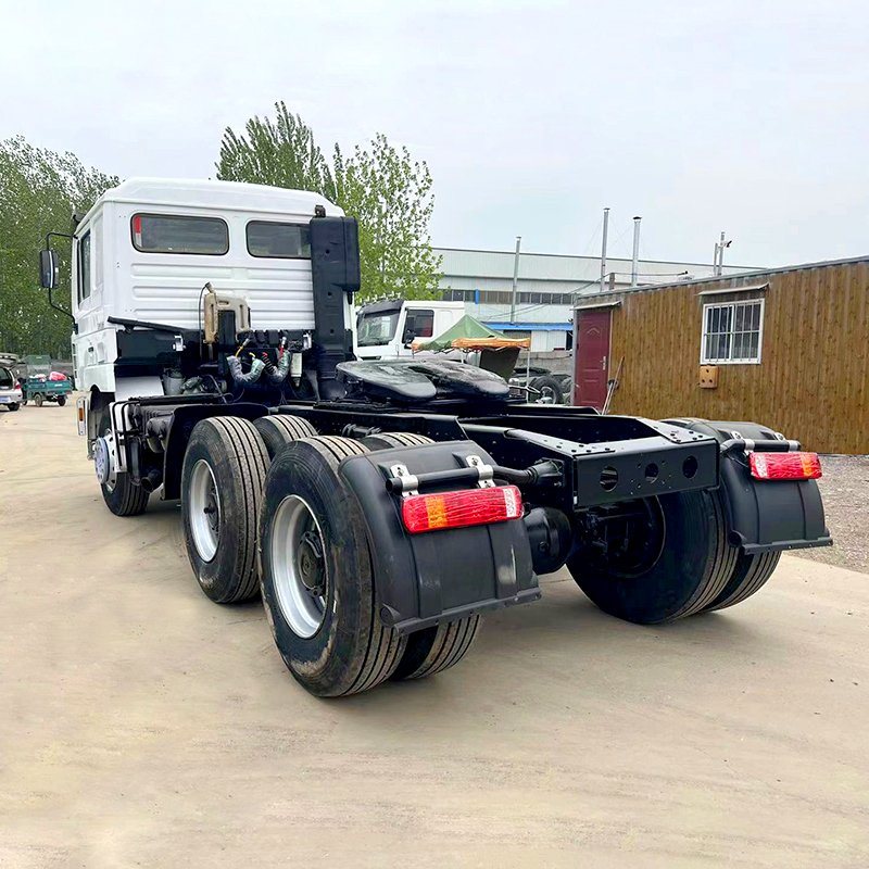 Подержанный тягач Shacman 6x4, 10 шин, дешевая буксировочная способность 40 тонн, тягач с левым рулем и правым рулем в хорошем состоянии