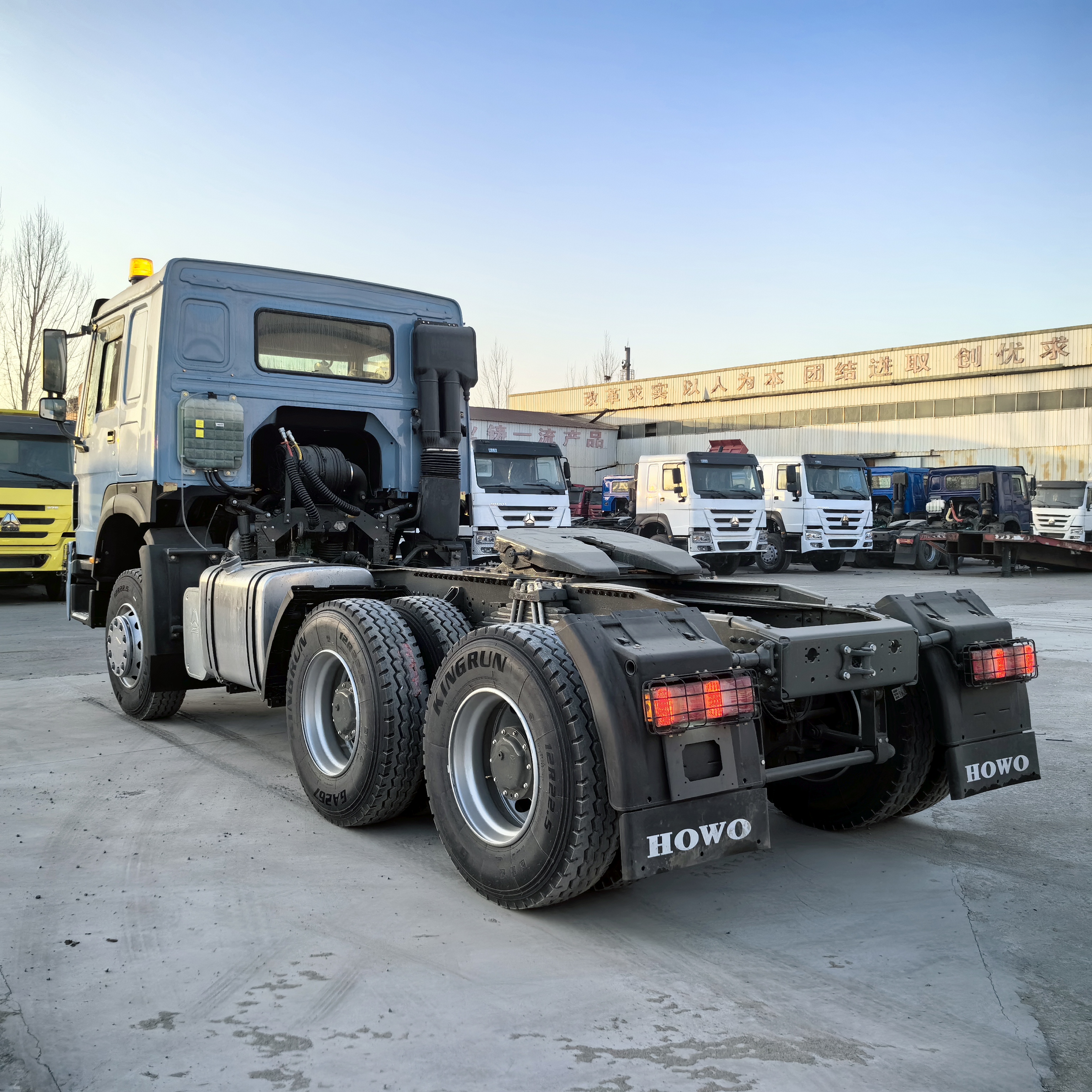 Sinotruk 371 375HP 6x4 HOWO TRACTOR HEAD Используется Tractor Trucks Head