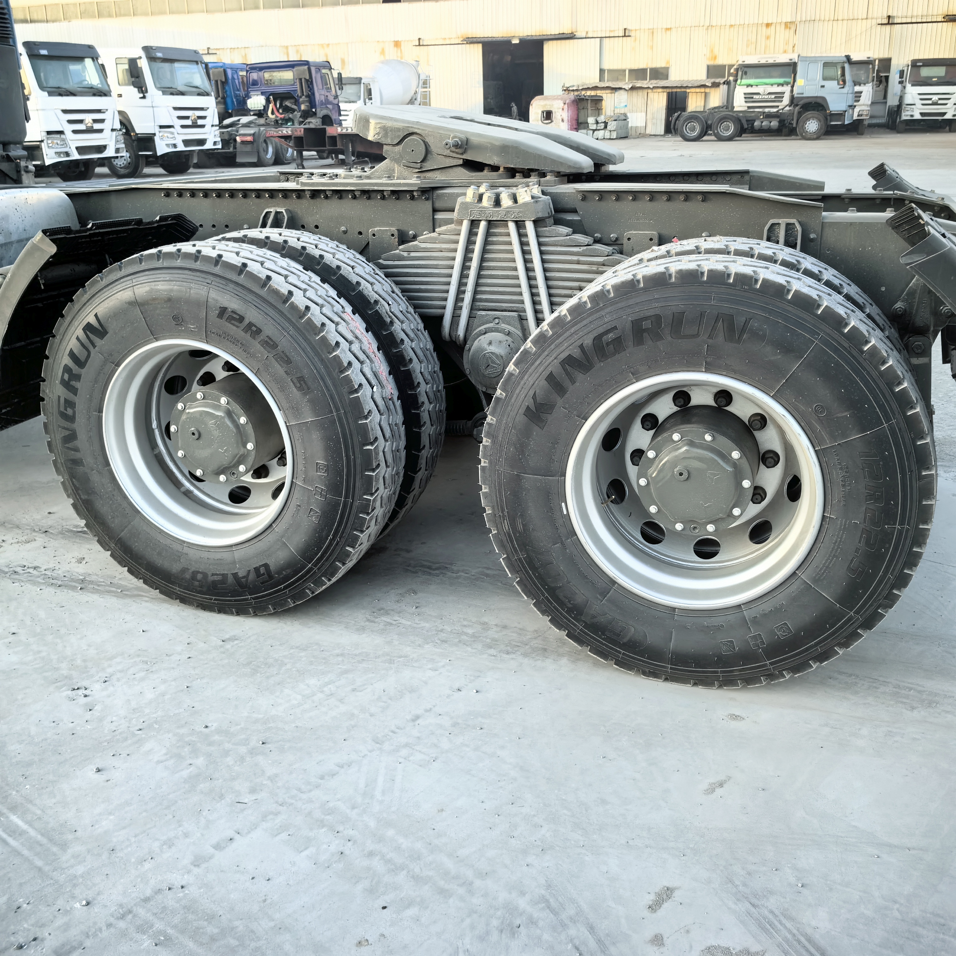 Sinotruk 371 375HP 6x4 HOWO TRACTOR HEAD Используется Tractor Trucks Head