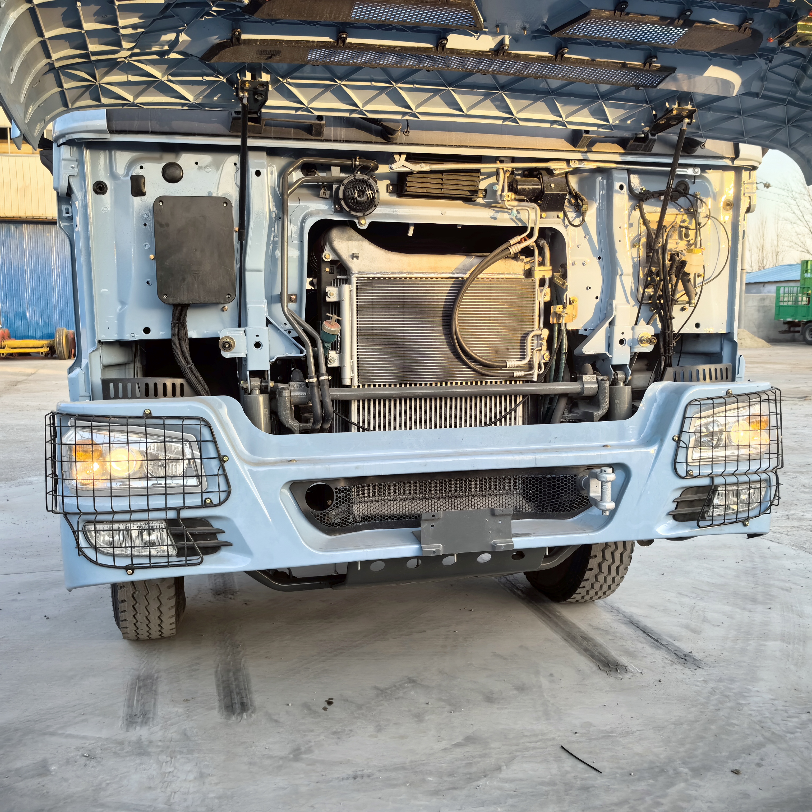 Sinotruk 371 375HP 6x4 HOWO TRACTOR HEAD Используется Tractor Trucks Head